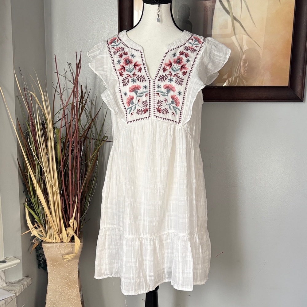 Sonoma Cream Top with Floral Embroidery